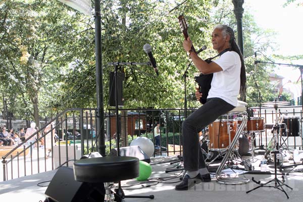 CHRIS COMBETTE - 2012-09-09 - PARIS - Square de la Place des Fetes - 